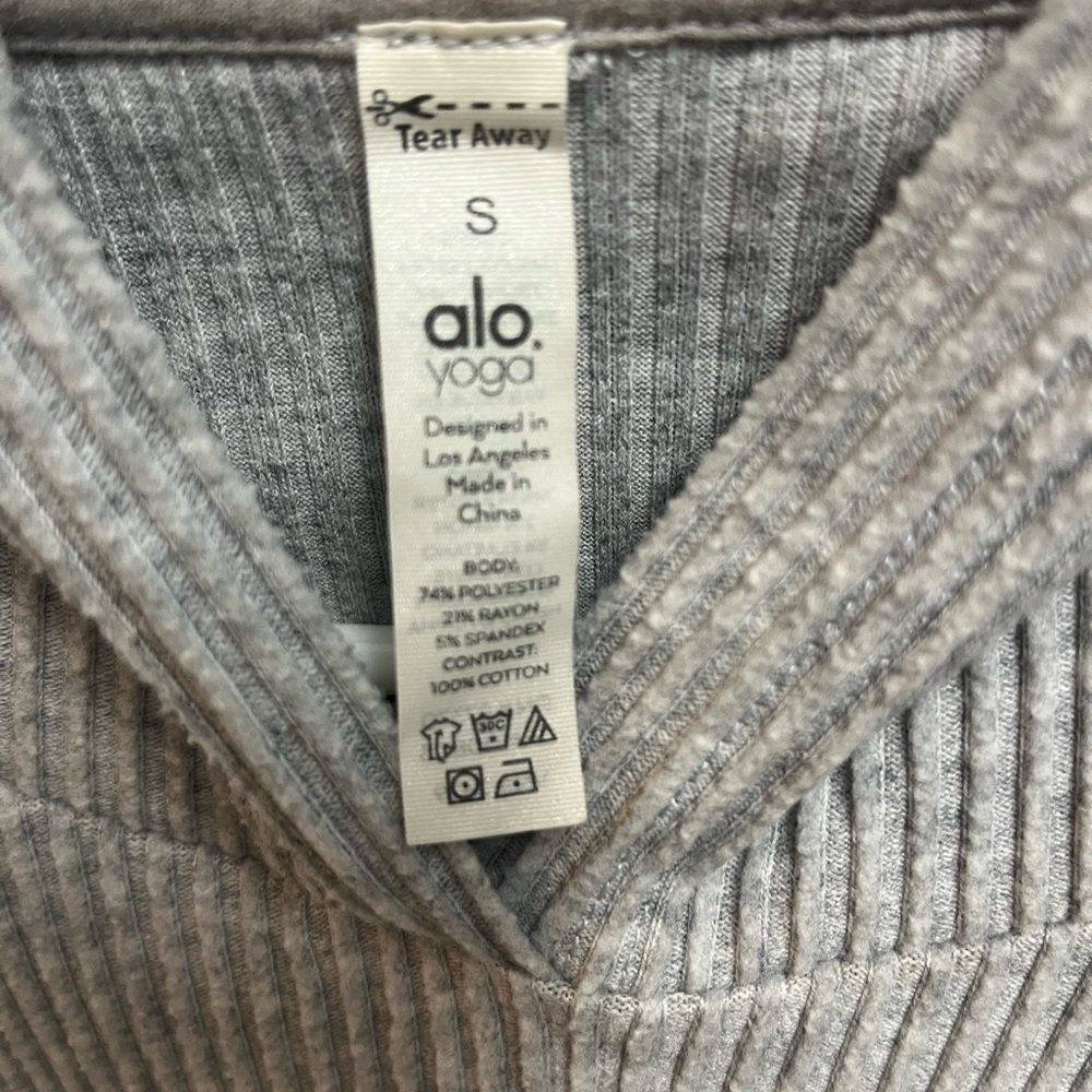 Alo muse Gray Ribbed Cropped Hoodie - Picture 3 of 6
